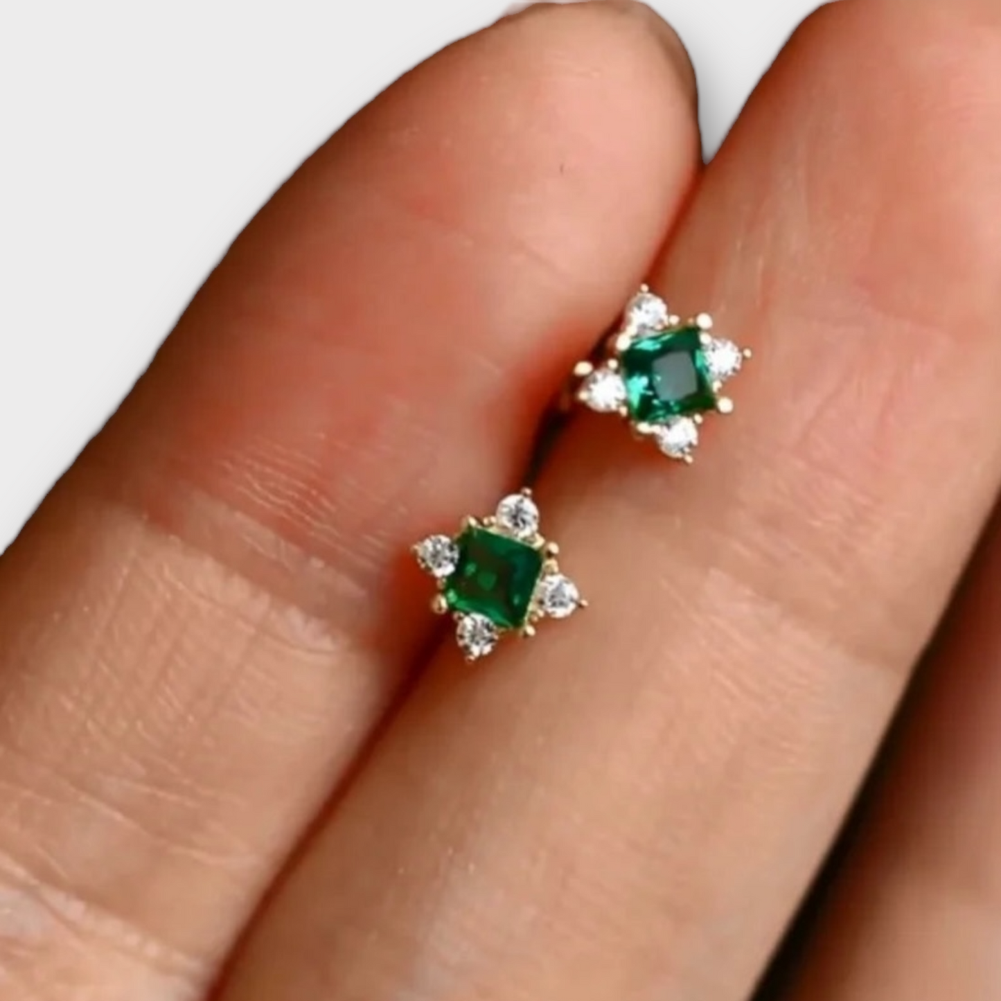 עגילים זירקון יהלום ירוק מיוחד ‘HOAAL’